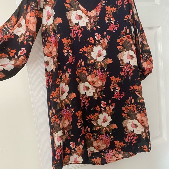 Navy Blue Floral Print Shift Dress w/ sleeves - Picture 6 of 7